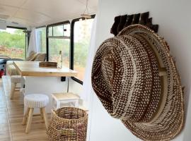 Glamping Algarve Olive Tree Lodge, hotel v destinaci Nora