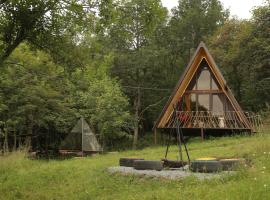 GLAMPING WOLF MOUNt, lodge in Margahovit