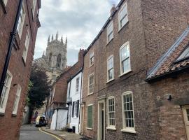 7 Precentor's Court, hotel cerca de York's Chocolate Story, York