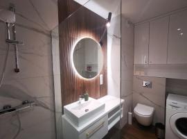 Leśny Apartament Nad Zalewem No 2 - basen w odległości około 100 m, hotel em Kielce