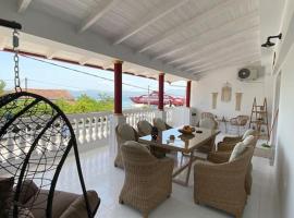 Oasis Grand House-large balcony with sea view, hotell i Eretria