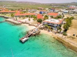 Oceanfront Barracuda at Den Laman