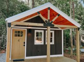 Cabin #4 Studio W Kitchenette, hotel in Hartwell