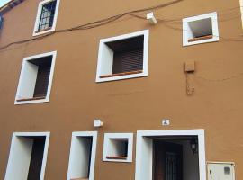 Apartamentos Patas y Patetas, place to stay in Tragacete