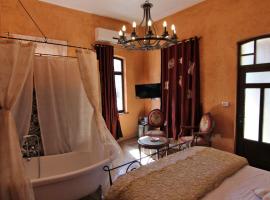 Atelier Luxury Rooms, luxury hotel in Haifa