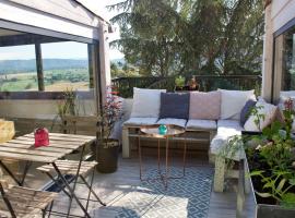 Appartement sur les toits, très jolie vue Provence, lägenhet i Gréoux-les-Bains