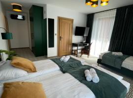 KWARC Restauracja & Pokoje Hotelowe, hotel dengan parking di Susiec