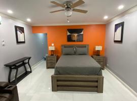 K&S SEAVIEW luxury apartment, hôtel à Montego Bay