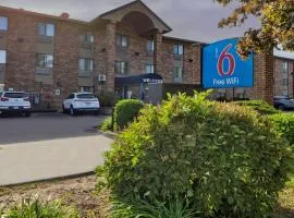 Motel 6-Milwaukee, WI - Glendale