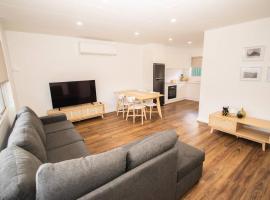 Willow Court Unit 1, hotel near Broken Hill Regional Aquatic Centre, Broken Hill