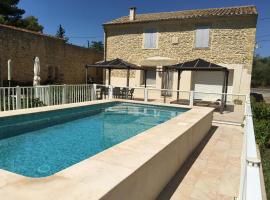 Holiday home with private fenced pool, hotel en Aubais