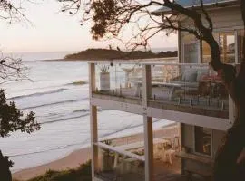 BAY PROPERTIES . Beach House Yamba