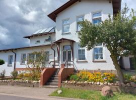 Backbord und Steuerbord: Sassnitz şehrinde bir aile oteli