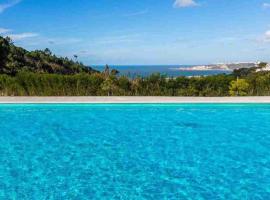 Villa with views over the Atlantic Ocean and swimming pool, cheap hotel in Famalicão