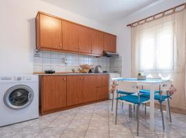 A & K Vacation House, apartment in Varos