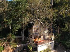Goodvibes Cabins, hotel with parking in Ban Pang Bo Hu Bon
