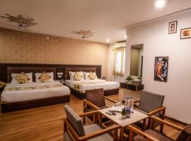 Tripli Hotels Arunoday Palace, hotell nära Maharana Pratap flygplats - UDR, Udaipur