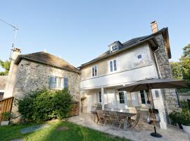 Maison du Passeur du XVIII siècle Authenticité et Confort avec Jardin et SPA pour un séjour de qualité, casa de temporada em Pressagny l'Orgueilleux