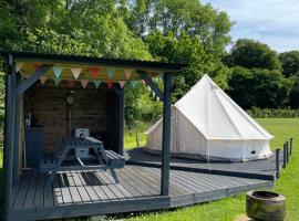 Bell tent 1 Glyncoch isaf farm, hotel with parking in Blaencelyn