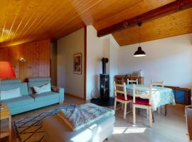 Beautiful apartment for 4 people with a splendid view of les Dents du Midi, hotel di Champoussin