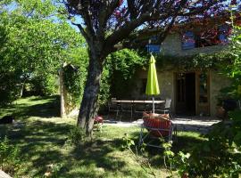 Maison de charme à Saoû, avec beau jardin au calme, hotel u gradu Saou