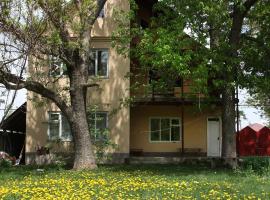 Дом Жени и Люды, hostal o pensión en Zhabagly