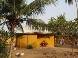 Rundbungalow auf Lionsrest, holiday home in Grand-Bassam