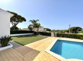 Duas Sentinelas - Private Pool by HD PROPERTIES, hotel with pools in Quarteira