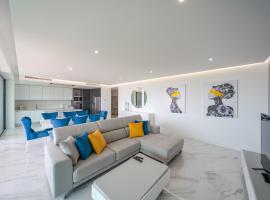 Luxury apartments with stunning sea views – luksusowy hotel w mieście Portimão