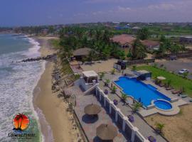 Coconut Pointe Villa & Beach Resort, hotel com estacionamento em Prampram