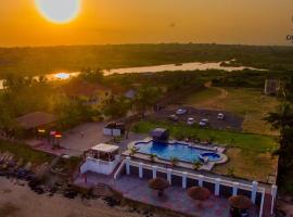 Coconut Pointe Villa & Beach Resort, hotel v destinaci Prampram