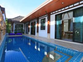 3bedroom pool villa only 250m to the Rawai beach F10, hotel sa Phuket Town