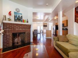 Relaxing, Spacious, Private, Walkable in Petworth!, casa vacanze a Washington