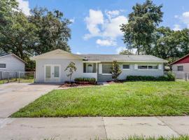 Quiet Location Duplex House - Minutes Away from Everything - Winter Park, Florida, hotel cerca de Centro comercial Winter Park Corner, Orlando