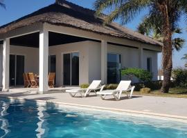 Villa Cap Ouest Piscine Grand Jardin à 2 Pas de l'Océan, beach rental in Cap Skirring
