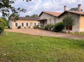 Maison de maître dans un parc clos de 3 hectares, מלון בLamothe-Montravel