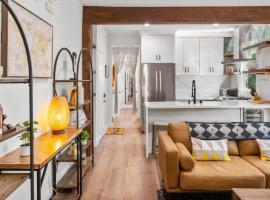 Newly Remodeled Beautiful 2BR Flat in Atwater Village, hotell i Glendale