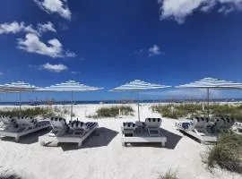 Bungalow Beach Resort