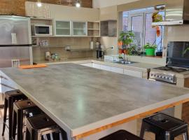 M&M Depto, hotel in Cipolletti