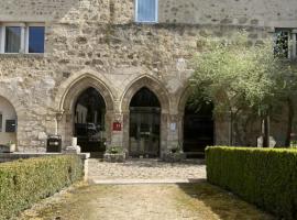 Hotel Abbaye du Golf de Lésigny, hotel in Lésigny