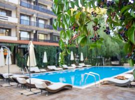 The Green Paradise Apartments, aparthotel in Primorsko