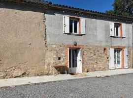 L’oustal, hotel na may parking sa Vaudreuille