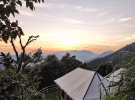 DugDug Camps - Glamping Amidst Nature, hotell i Bhīm Tāl