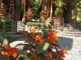 Lucky Bamboo' Bungalows-Resto and OrangUtan Jungle Trekking Tours, hotel u gradu Bukit Lawang