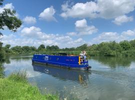 Narrowboat stay or Moving Holiday Abingdon On Thames DIFFERENT RATES APPLY ENSURE CORRECT RATE SELECTED, hotel in Abingdon