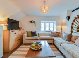 The Nook, Newly Available Relaxed 2 bed, Cotswolds, hotel in South Cerney
