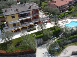 Villa Due Leoni - Residence, lägenhetshotell i Brenzone sul Garda