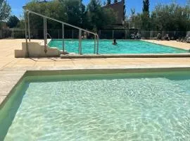 Maison de 2 chambres avec vue sur le lac piscine partagee et jardin clos a Saint Saturnin les Avignon