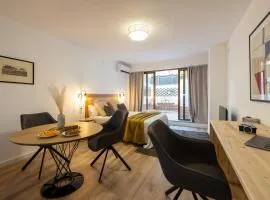 FLORIT FLATS - The Apolo Suite