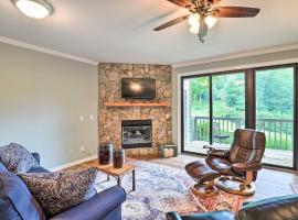 Family-Friendly Mountain Air Condo with Balcony, hotel in Burnsville